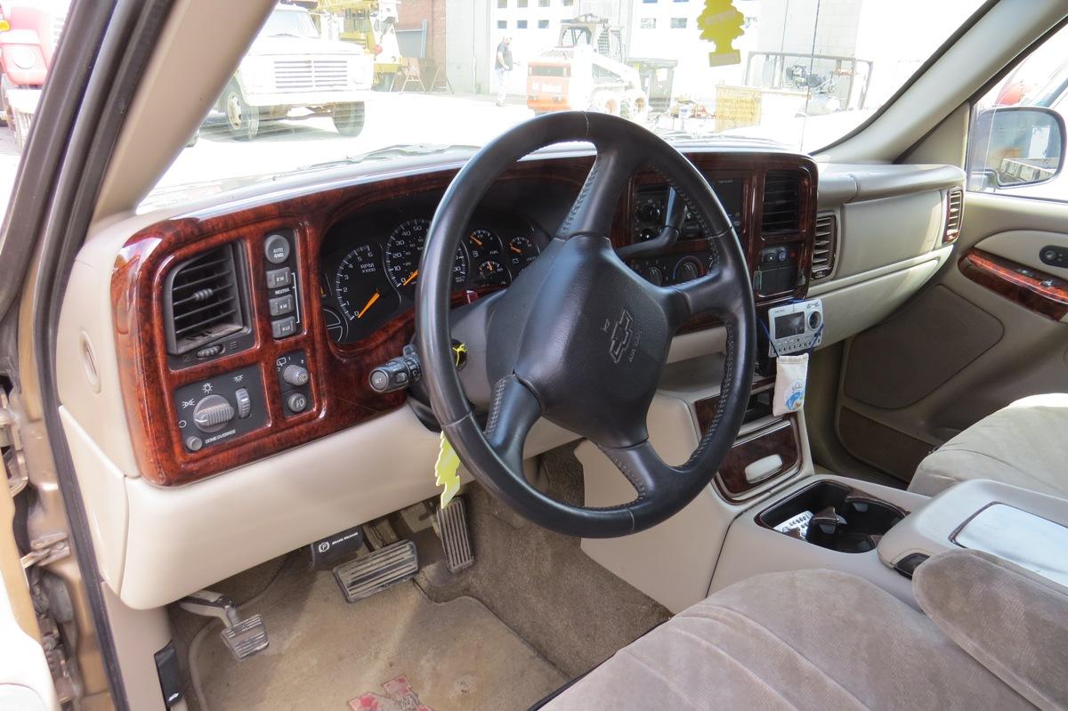 2001 Chevrolet Suburban LT 4X4 Sport Utility Vehicles, VIN#----, 5.3 Liter V-8 Gas Engine, Auto Tran