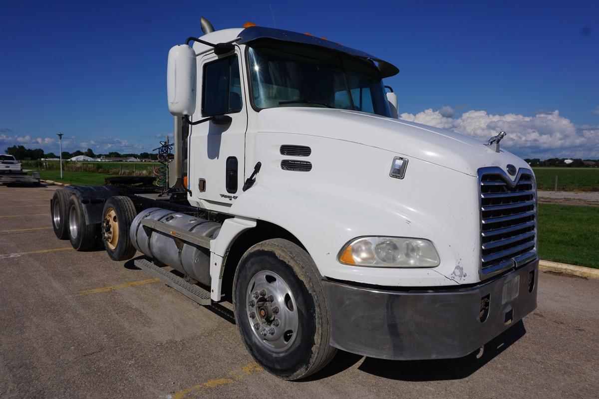 2000 Mack Model CX613 Conventional Triple Axle Day Cab Truck Tractor, VIN# 1M1AE07Y9YW005336,