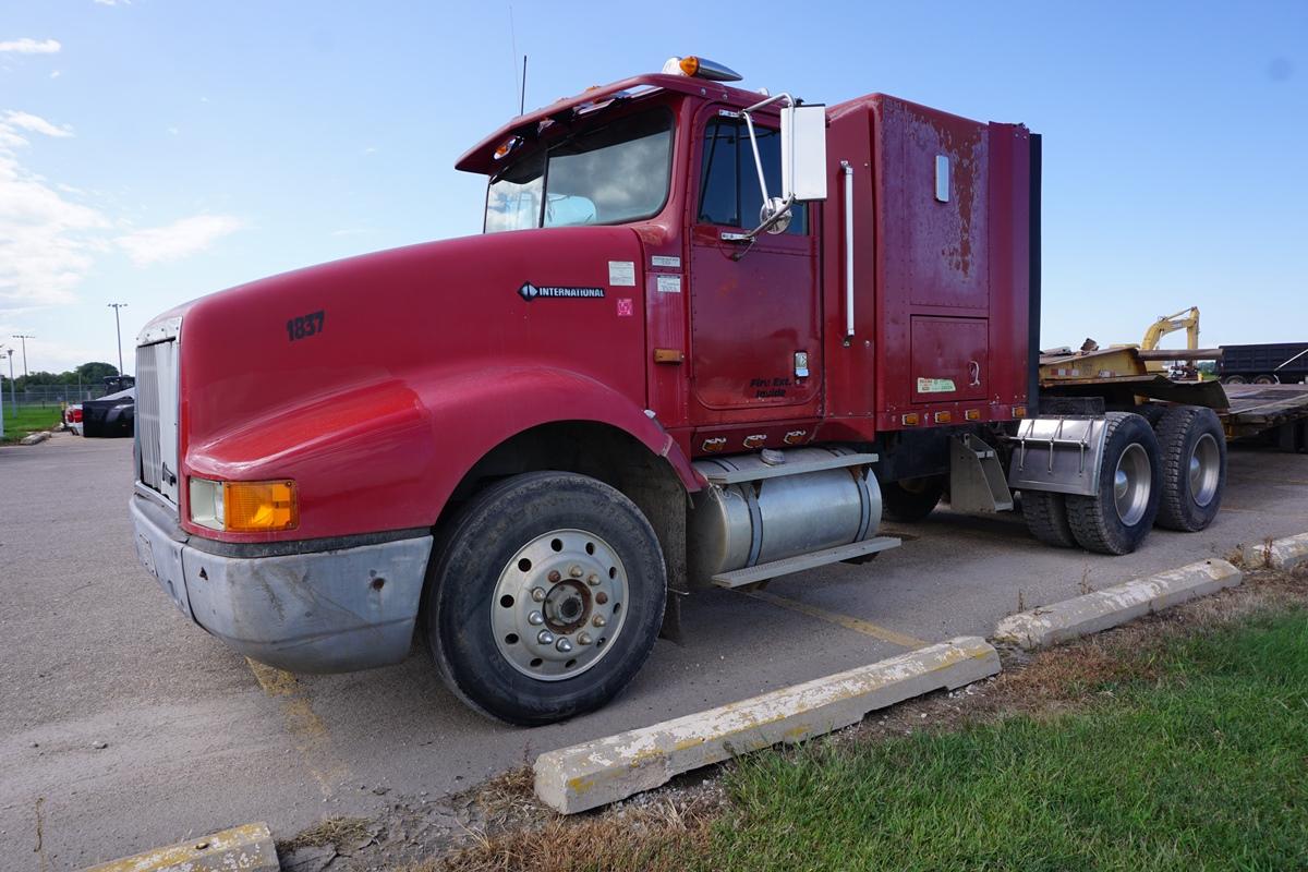 1992 IHC Model 9400 Tandem Axle Conventional Truck Tractor, VIN# 2HSFHA7R4NC062353, Cummins L-10 Die