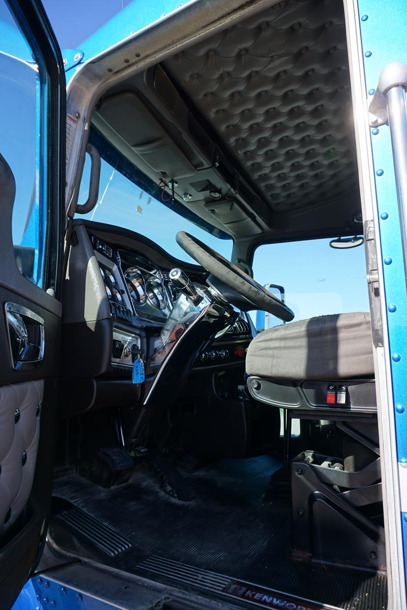 2011  Kenworth Model 660 Tandem Axle Conventional Truck Tractor, VIN 1XKAD49X79J284731, Cummins ISX-