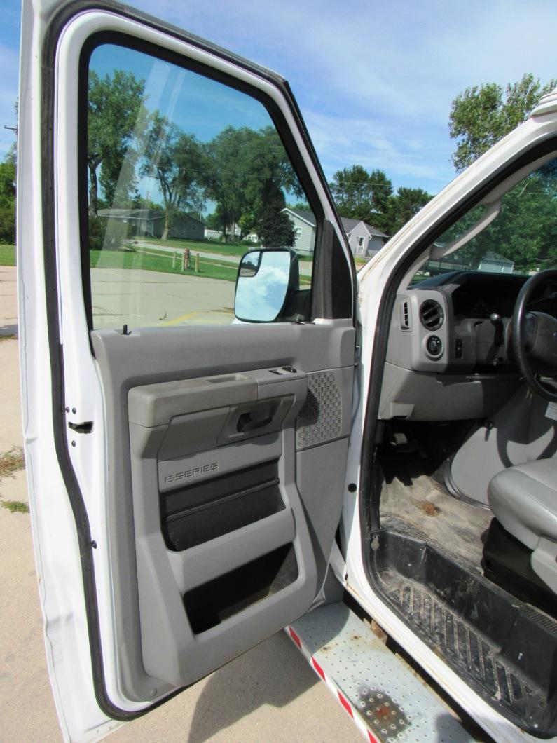 2011 Ford Model E-250 XLT Super Duty Extended Passenger Van, VIN# 1FTNS2EW2BDA45753, 4.6Liter V-6 Ga