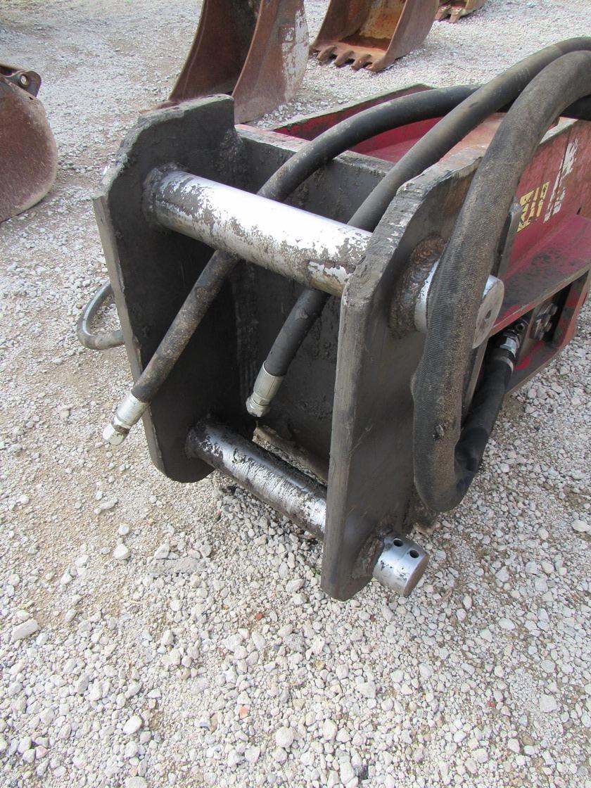 Heavy Duty Hydraulic Concrete Breaker Attachment for Hydraulic Excavators.