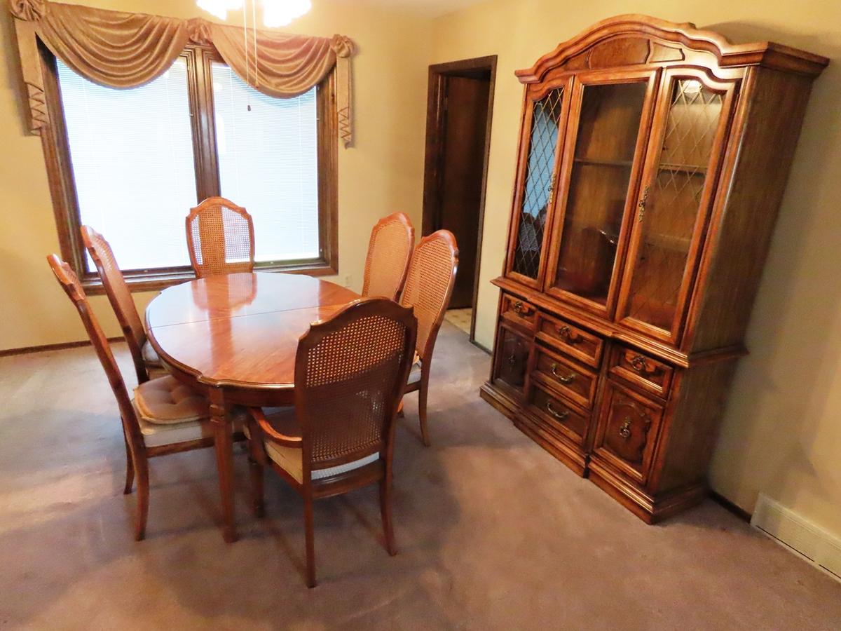 Stanley Furniture Co. Formal Dining Room Set with Walnut Table & (2) Leaves, (2) Captains Chairs, (4