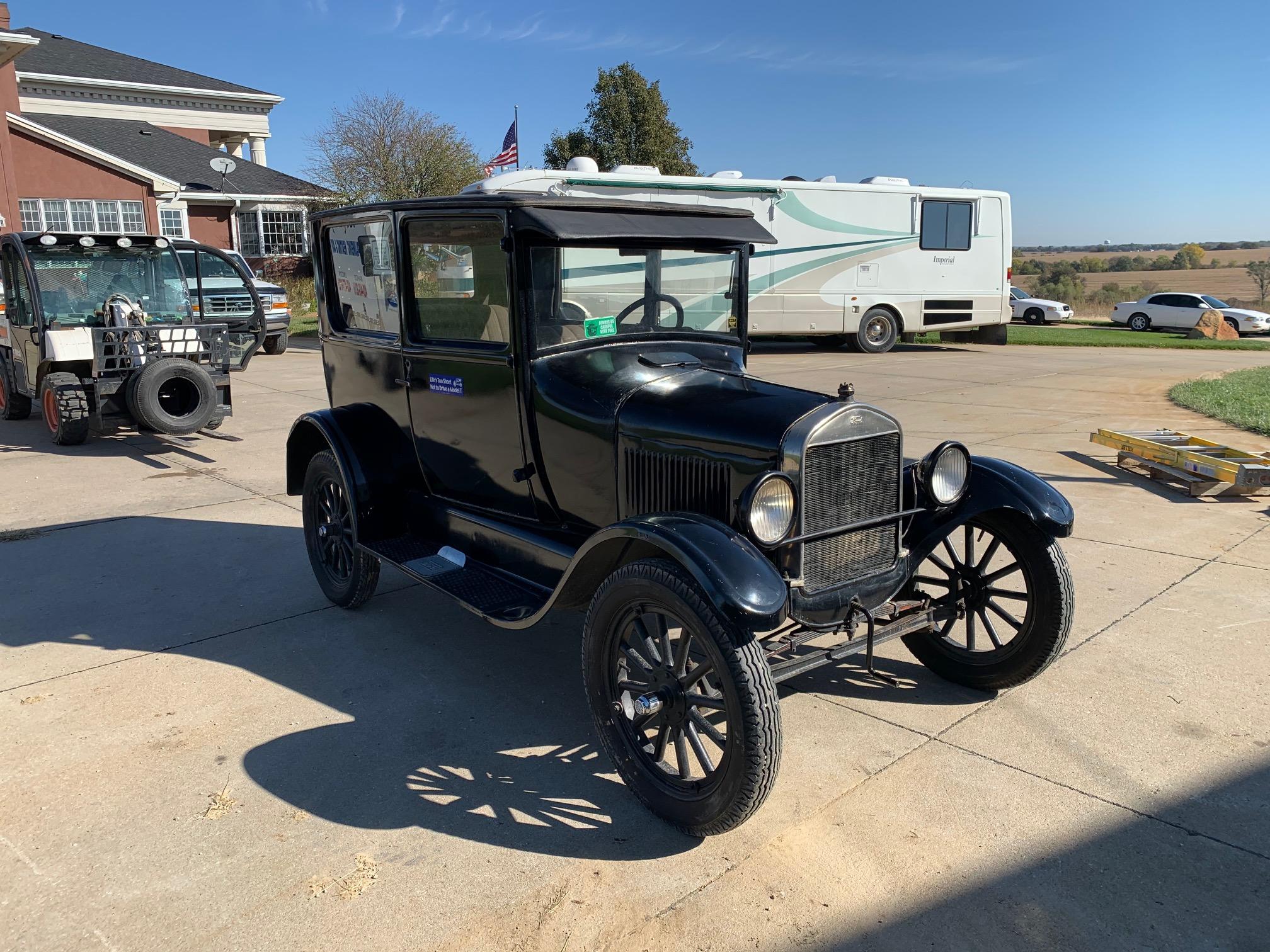 1926 Ford Model T 2-Door Coupe, VIN# 14107239, Flathead Gas Engine, Very Good Condition, Tons of Roo