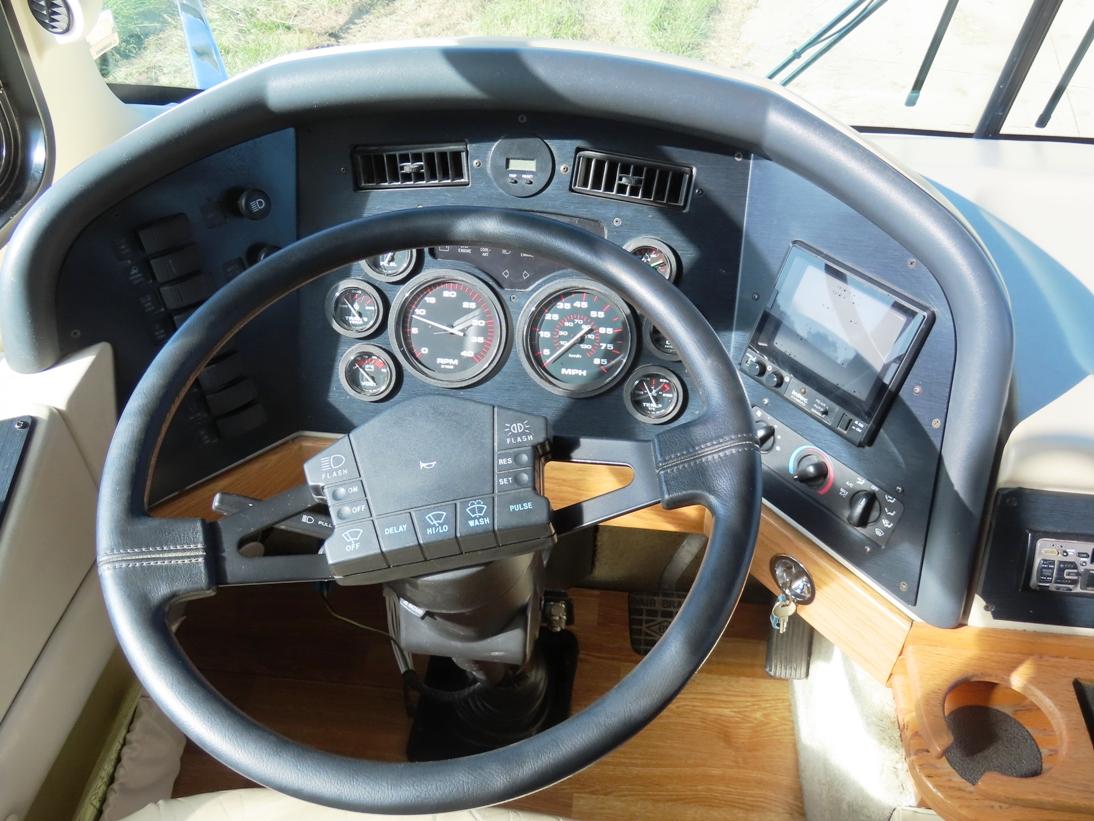 1999 Holiday Rambler Imperial 40' Luxury Motor Coach, VIN# 1RF120611X2005956, Cummins Rear Turbo Die