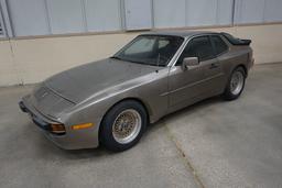 1983 Porsche 944 2-Door Coupe, Engine Needs Repair.