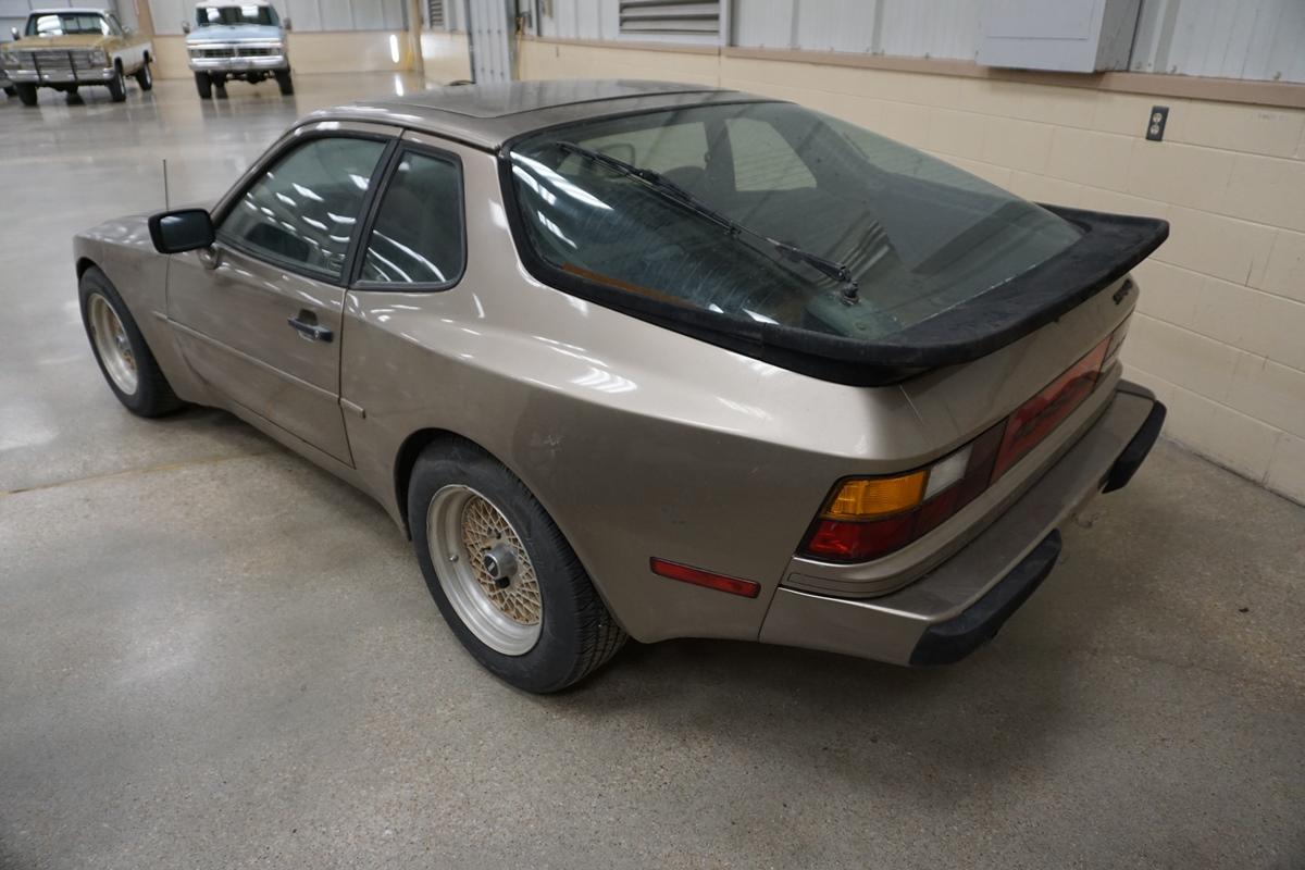 1983 Porsche 944 2-Door Coupe, Engine Needs Repair.