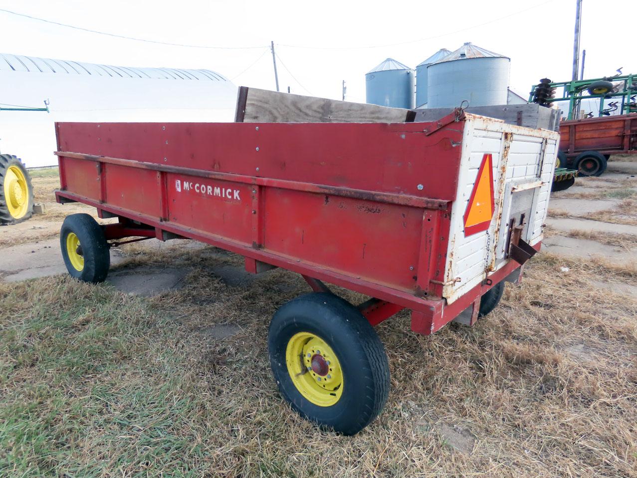 Central 6’ x 12’ Barge Hoist Wagon with Hoist & John Deere 953 Gear.