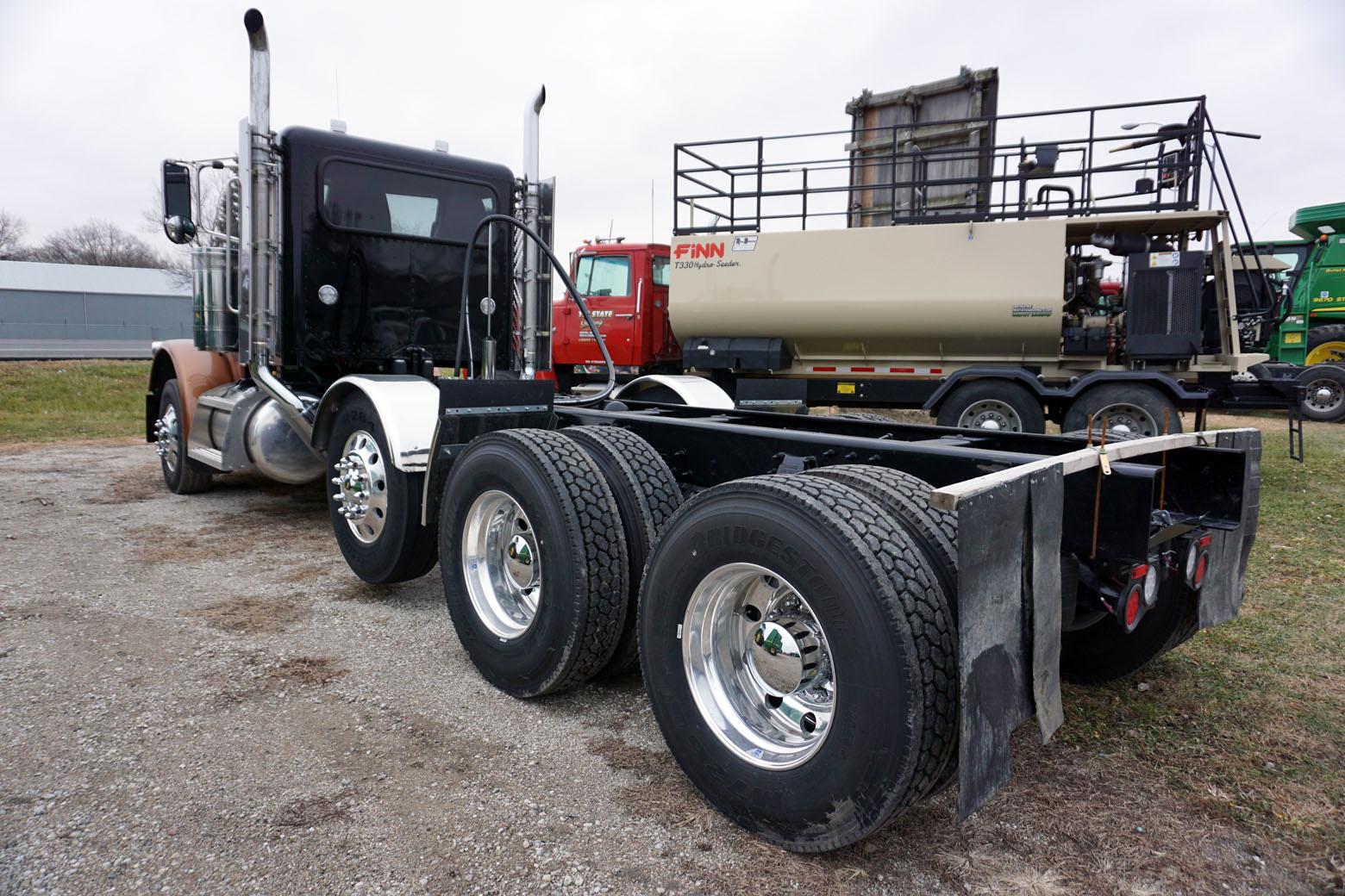 2019 Peterbilt Model 389 Conventional Triple Axle Day Cab Truck Glider Kit, VIN #1NPXGGGG50D672868,