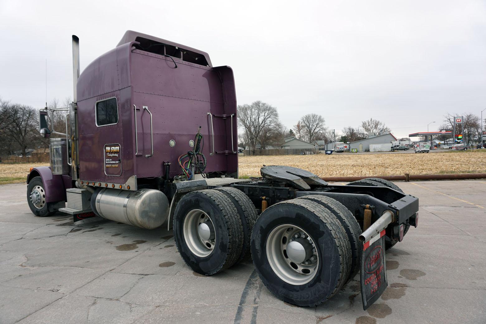 2006 Peterbilt Model 379 Extended Hood Conventional Truck Tractor, VIN #1XP-5DB9X-5-6D890856, Caterp