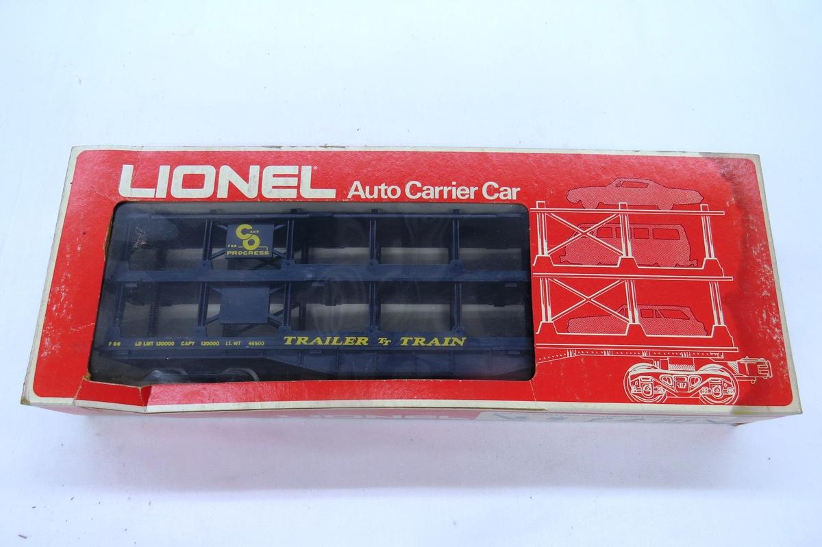 Lionel Automobile Carrier Car, Item #6-9123 in Original Box.