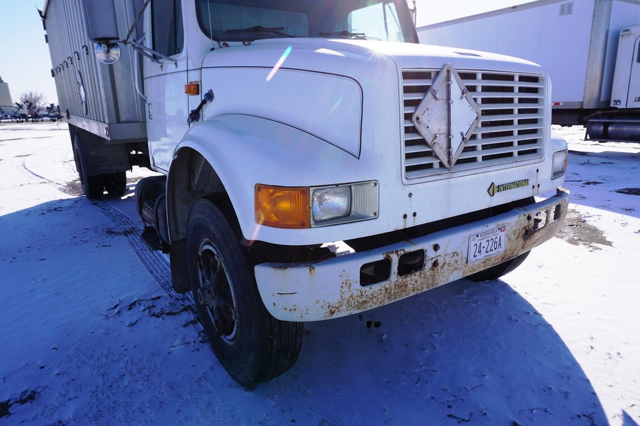 1992 International Model 4900 4x2 Single Axle Grain Truck, VIN# 1HTSDPPPXNH434575, Diesel Engine,