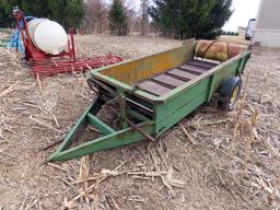 John Deere 1-Axle Pull-type Manure Spreader, Metal Body, PTO Drive, Live Floor, (1) Rear Beater,