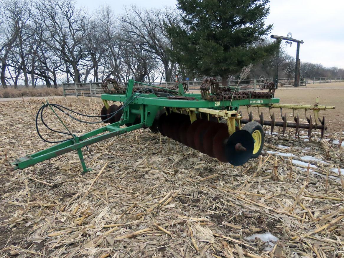 John Deere Model 210 Tandem Disc, SN# 019245A, 15’ Width, Hydraulic Lift.