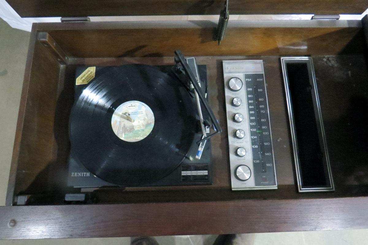 Zenith Stereo with Turntable, Wood Veneer Cabinet, Radio Works, 26" H x 45.