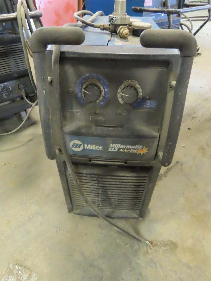 Miller Millermatic 212 Auto-Set Portable Wire Feed Welder (Needs New Plug).