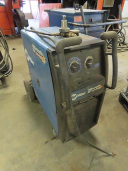 Miller Millermatic 212 Auto-Set Portable Wire Feed Welder (Needs New Plug).