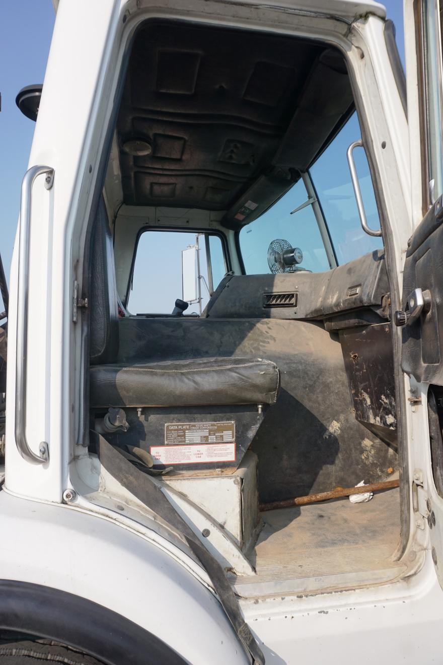 1987 White Expeditor Single Axle Cabover Flatbed Truck, VIN# 1WUDBHMDXHN114814, Cummins 6-Cylinder T