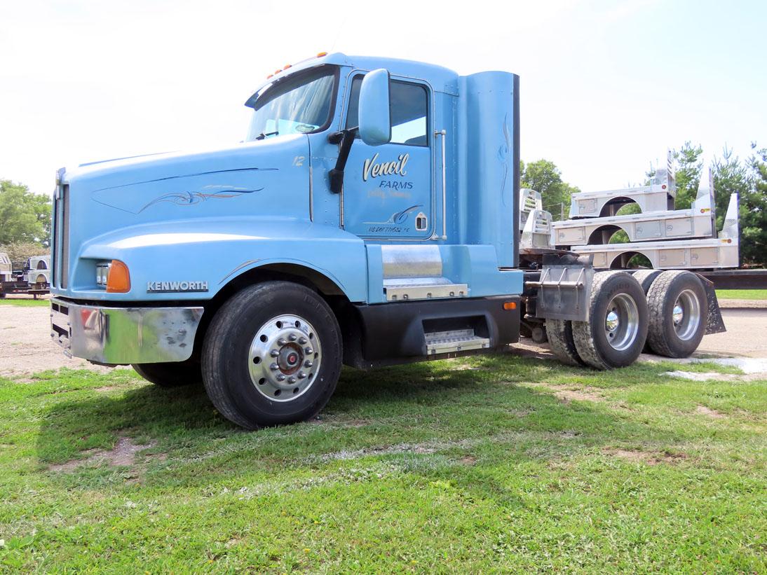 1993 Kenworth Model T-600 Conventional Day Cab Truck Tractor, Cummins 855 Turbo Diesel Engine, Eaton