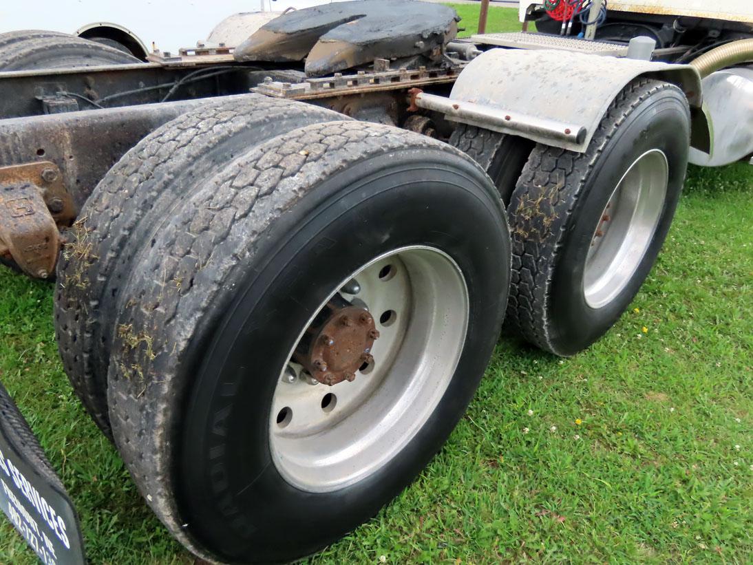 1986 Ford Model LTL9000 Tandem Axle Conventional Day Cab Truck Tractor, VIN# 1FDYA90W5GVA12808, Cumm