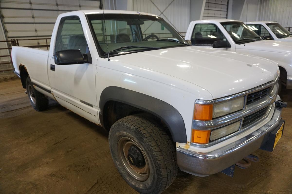 2000 Chevrolet 2500 Pickup, VIN# 1GCGK24RNR170338, 201,442 Miles, AM/FM, Air Conditioning & Heat.