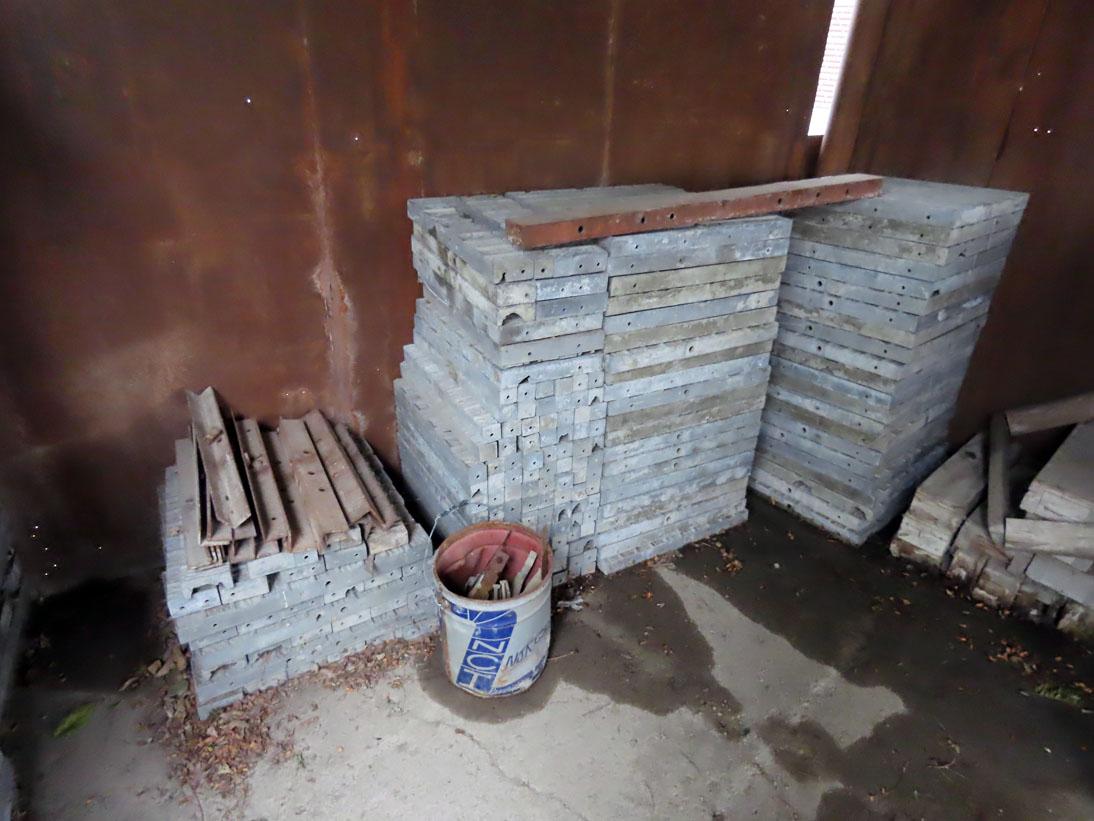 (2) Sets of 8' Brick Contour Aluminum Poured Wall Foundation Concrete Forms, Approx 1,020 Total