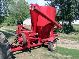 IHC Model 85 Grinder/Mixer, SN# 2167, PTO Drive, Hay Grinder Attachment, Swing Out Auger.