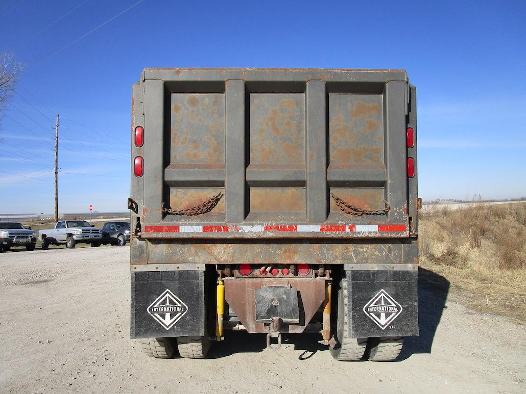 1994 International 9000 Series 9300 Triple Axle Conventional Dump Truck, VIN# 2HSFBRBRC086846, Cat