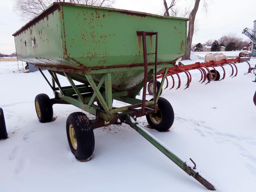 Parker 300 Gravity Wagon, John Deere 1050 Running Gear, 11L15 Radial Tires.