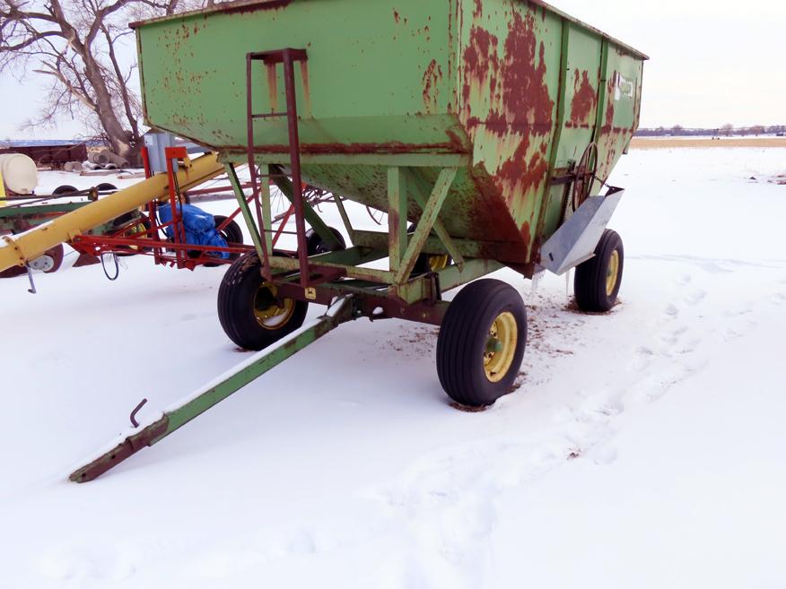 Parker 300 Gravity Wagon, John Deere 1050 Running Gear, 11L15 Radial Tires.