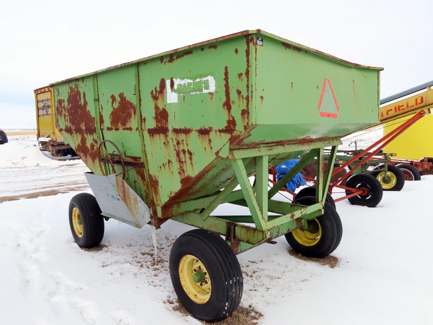 Parker 300 Gravity Wagon, John Deere 1050 Running Gear, 11L15 Radial Tires.