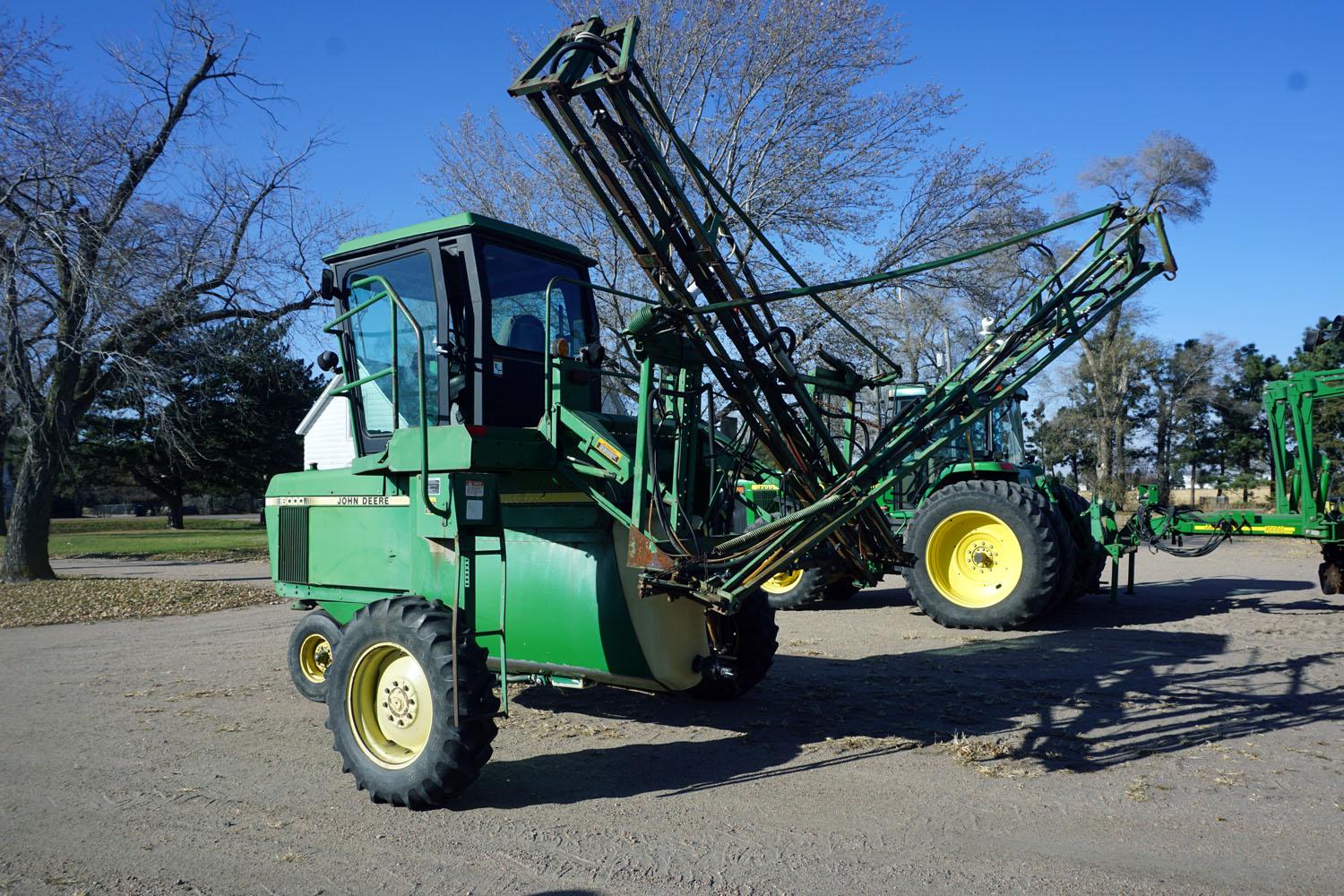 John Deere Model 6000 Self-Propelled Sprayer, SN# N06000X004972, 4-Speed, Enclosed Cab with Air Cond