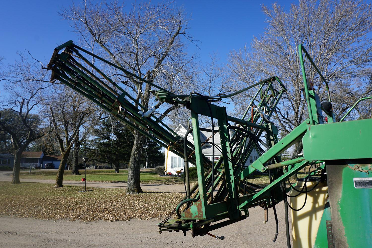 John Deere Model 6000 Self-Propelled Sprayer, SN# N06000X004972, 4-Speed, Enclosed Cab with Air Cond