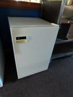 Kenmore Cross-Top Refrigerator/Freezer & GE Apartment Refrigerator.