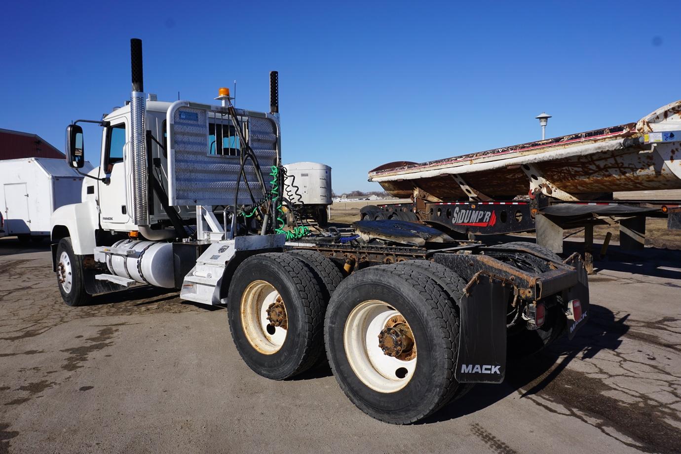 2008 Mack Model CHU613 Tandem Axle Conventional Day Cab Truck Tractor, Mack MP8-415E Turbo Diesel