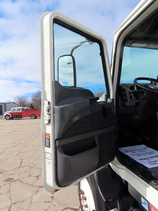 2008 Mack Model CXU613 Pinnacle Tandem Axle Conventional Day Cab Truck Tractor, VIN# 1M1AW09Y18N0022