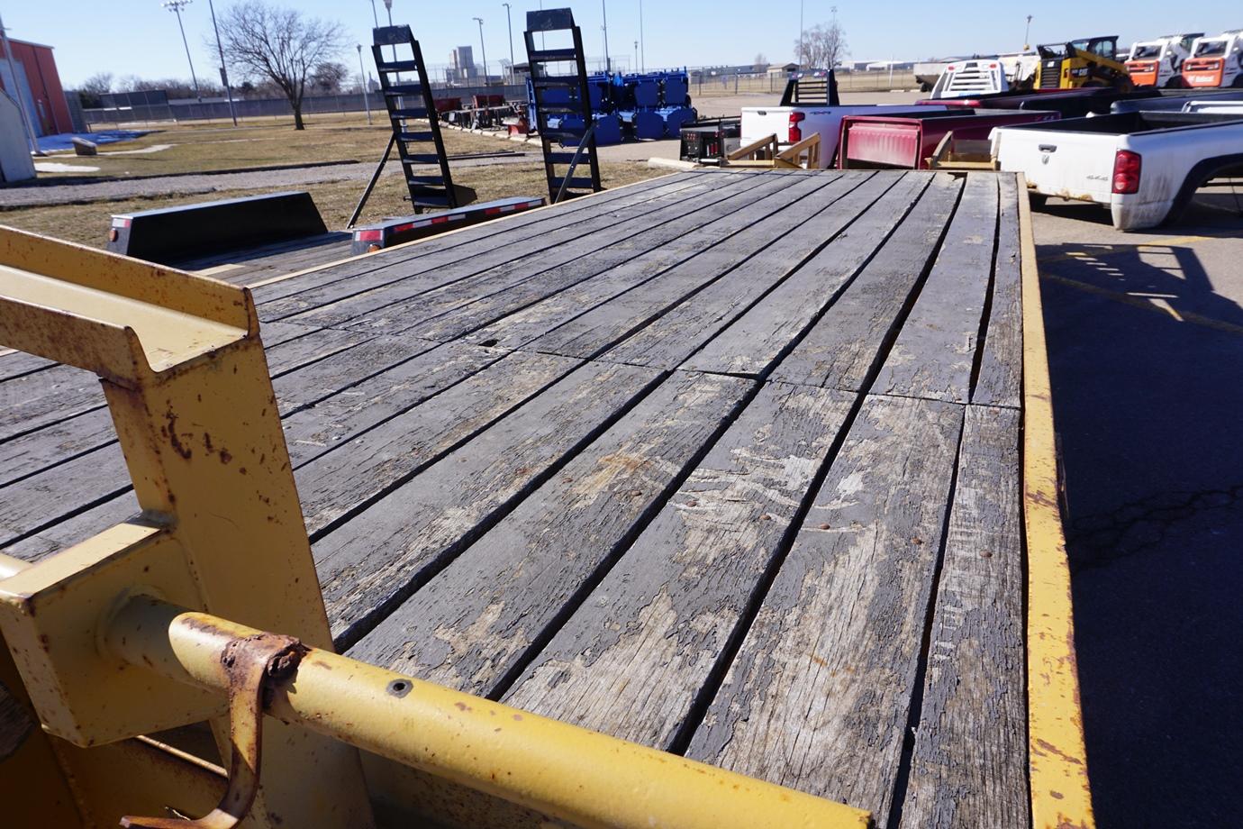 1989 CZ 25' Tandem Dual Axle Flatbed Equipment Tag Trailer, 10,000 lb. Axles, Good 235/85R16 Radia