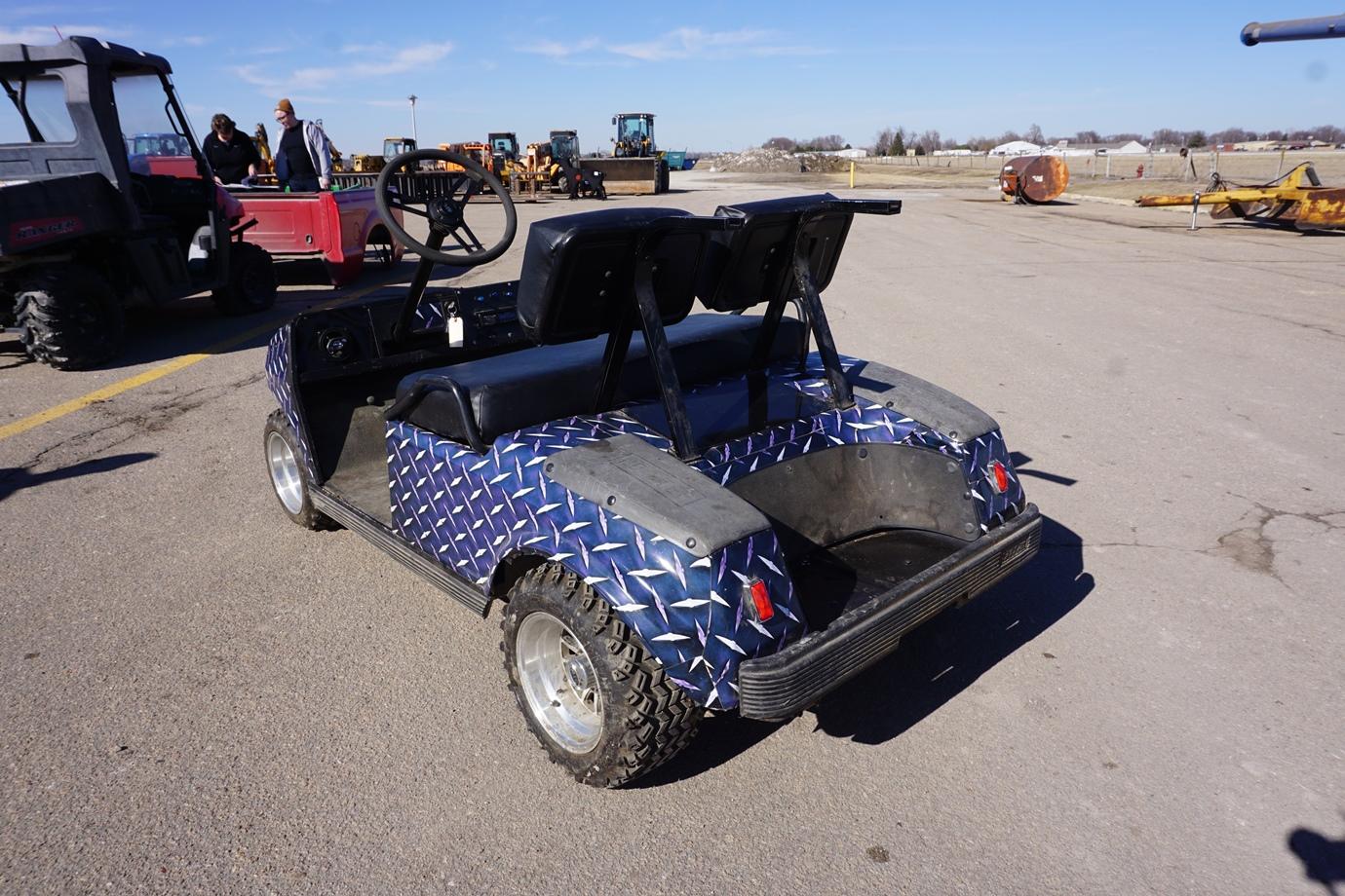 Club Car Electric Golf Cart, 2-Seater, No Canopy, Charger, Polished Aluminum Wheels, Vinyl Wrapped.