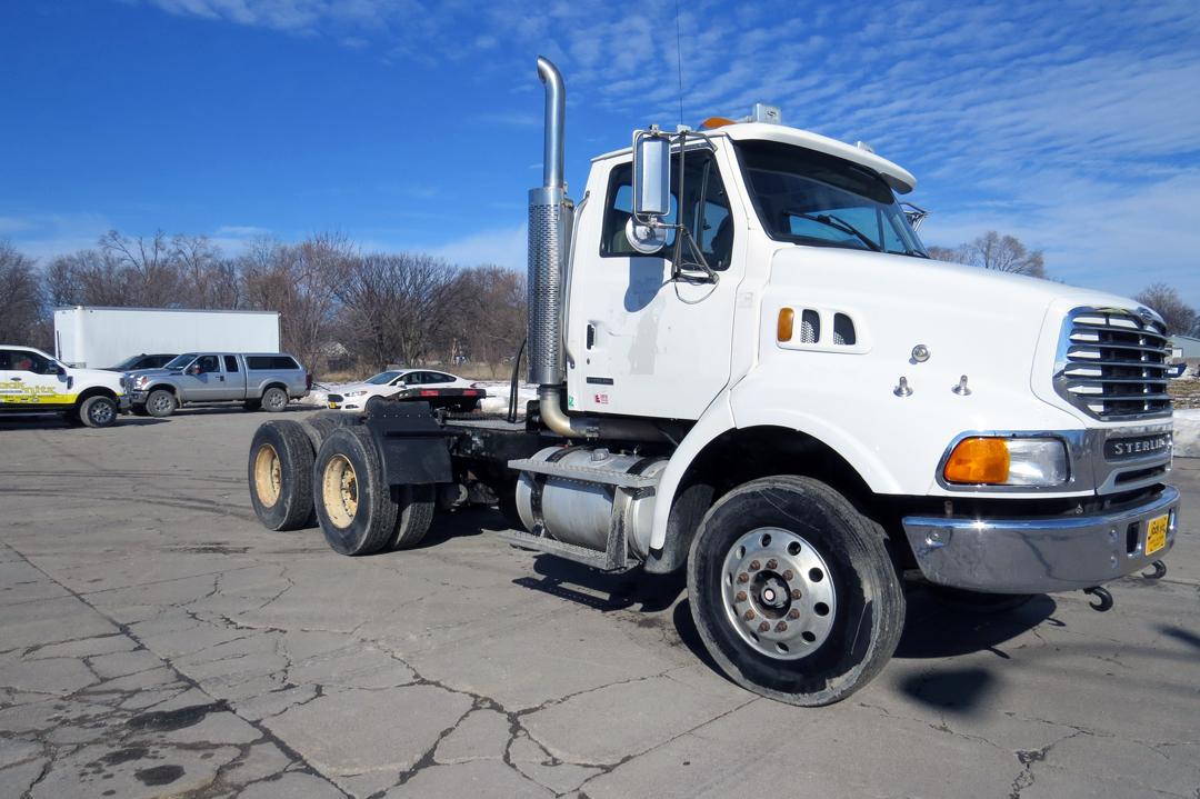 2005 Sterling Model LT9511 Tandem Axle Conventional Day Cab Truck Tractor, VIN# 2FWJAZCH95AV12610,