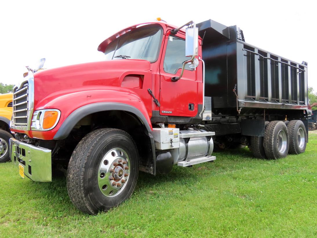 2003 Mack Granite CV713