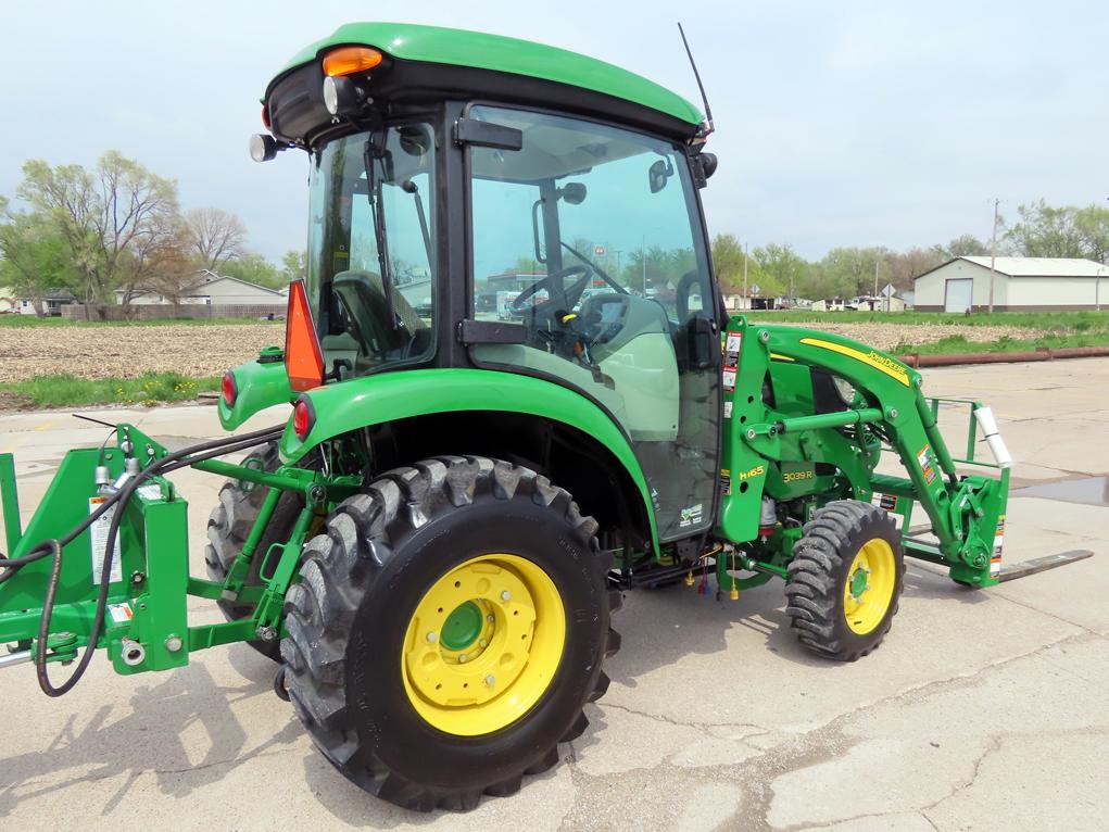 2016 John Deere 3039R