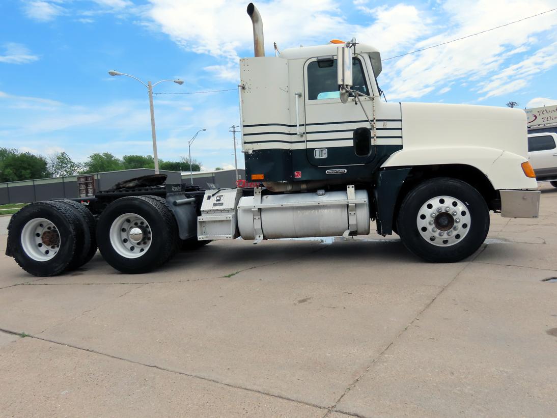 2001 Freightliner FLD120