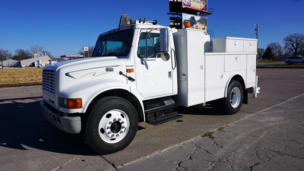 2001 IHC 4700 Mechanic's Fuel Truck