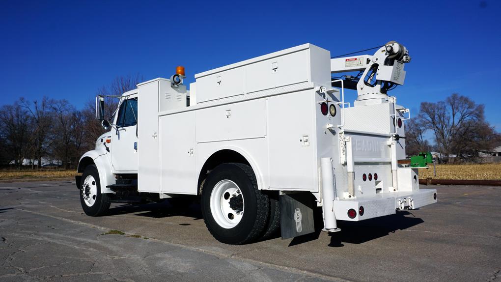 2001 IHC 4700 Mechanic's Fuel Truck