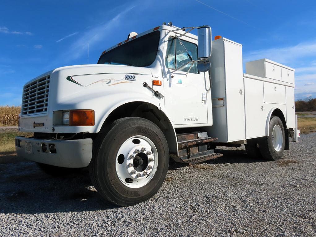 2001 IHC 4700 Mechanic's Fuel Truck