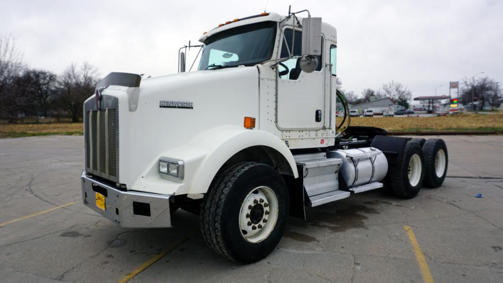 2006 Kenworth T800B Day Cab