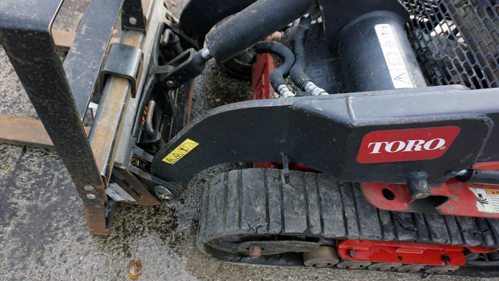 Toro 22321 TX 427 Ride-On Skidloader