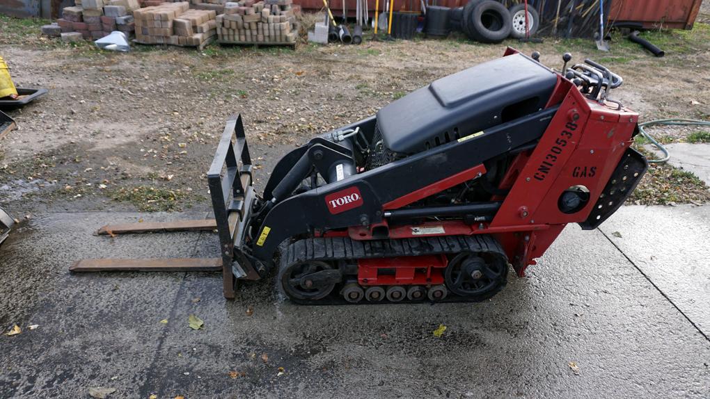 Toro 22321 TX 427 Ride-On Skidloader