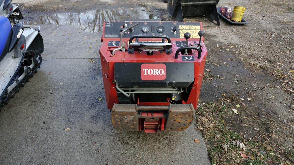 Toro 22321 TX 427 Ride-On Skidloader