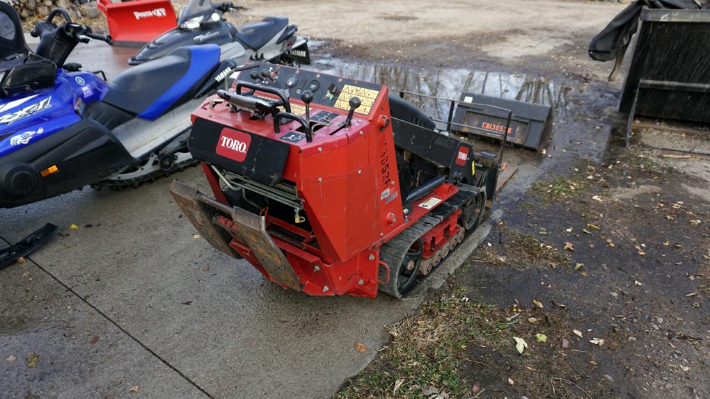 Toro 22321 TX 427 Ride-On Skidloader